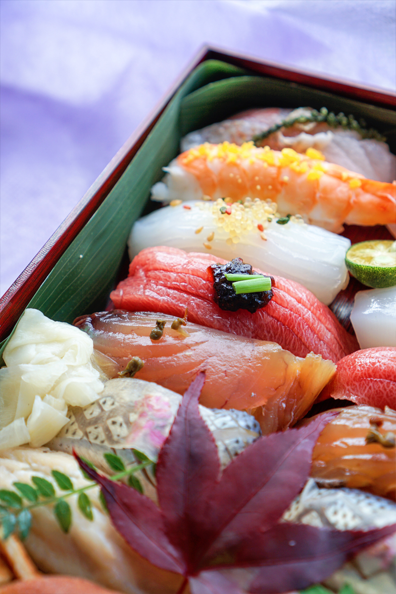 orizume luxurious sushi take out nigiri box