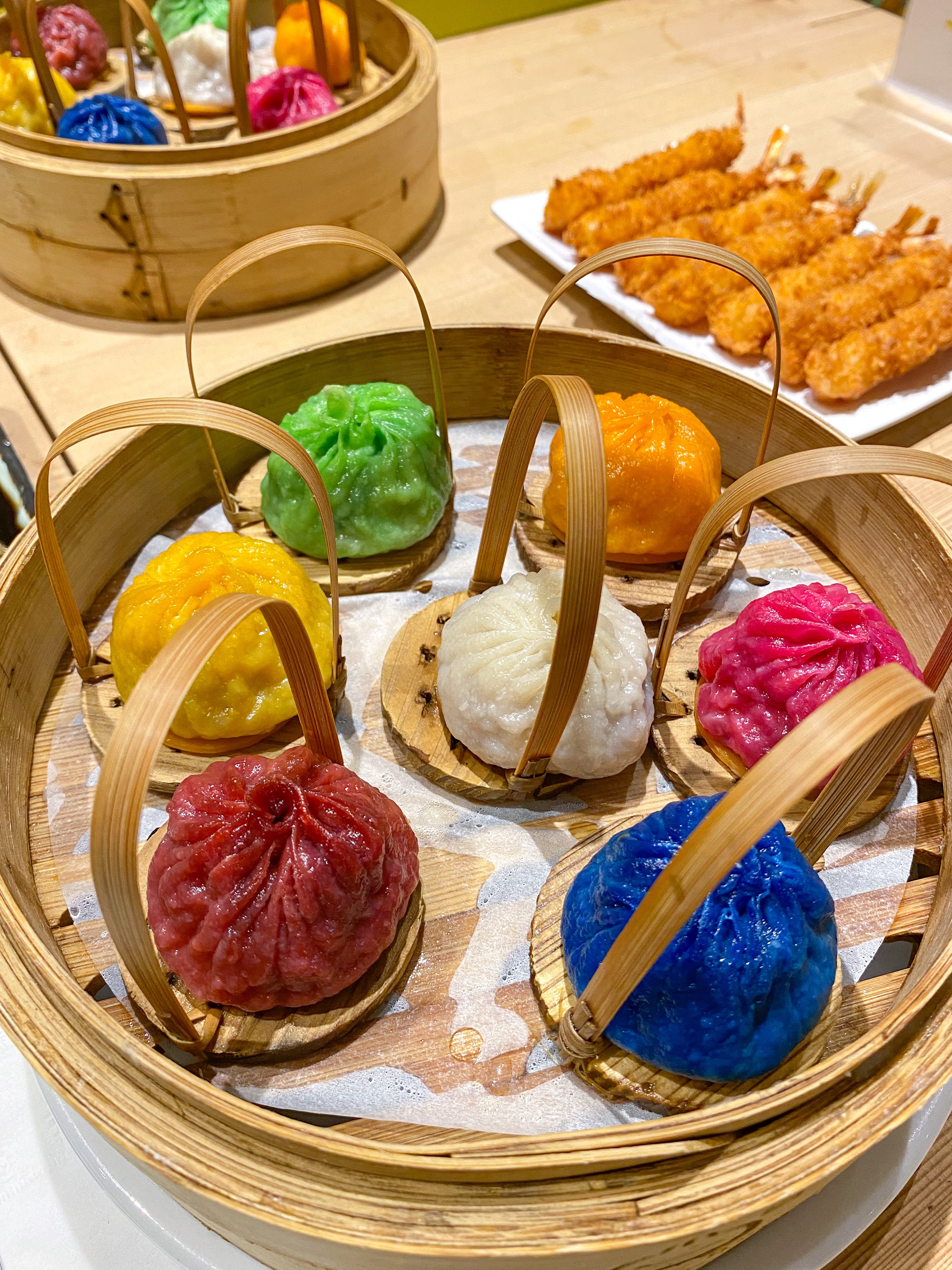 Jingle Bao Vancouver rainbow xlb The Signature Magnificent Seven ($13.00). It features 7 soup dumplings in the following flavours: classic, spicy, shrimp, spinach, mushroom, garlic and curry.